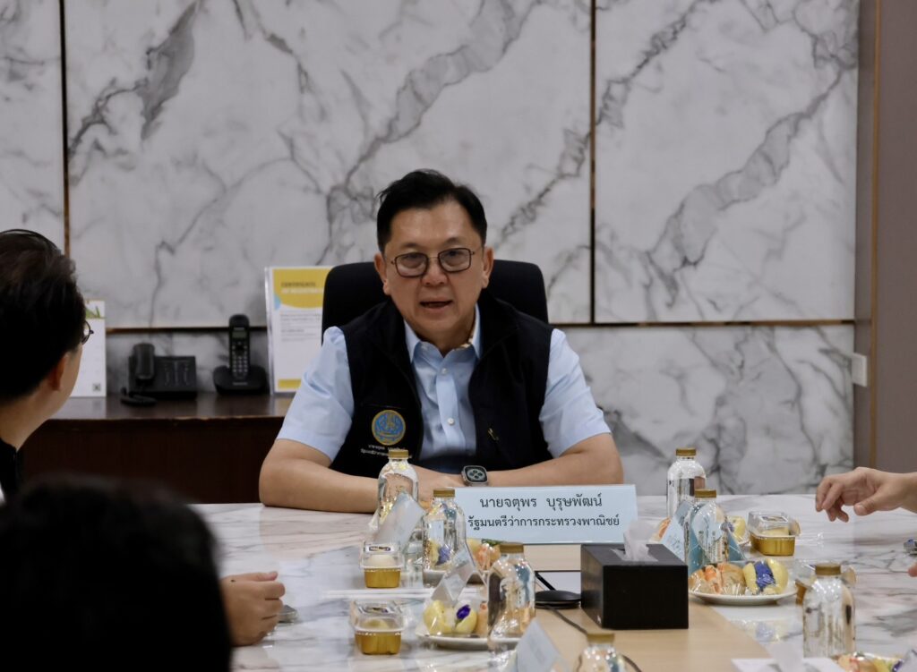 พาณิชย์พึ่งได้ “จตุพร” นำทีมลุยสงขลา-ยะลา ช่วยชาวสวน