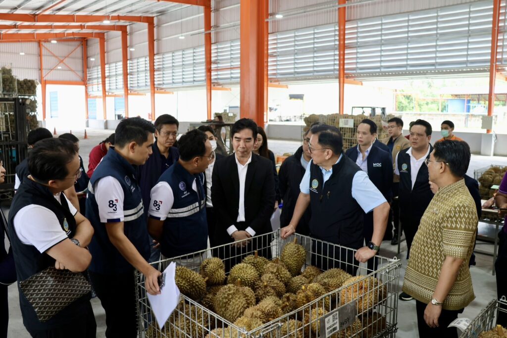 พาณิชย์พึ่งได้ “จตุพร” นำทีมลุยสงขลา-ยะลา ช่วยชาวสวน