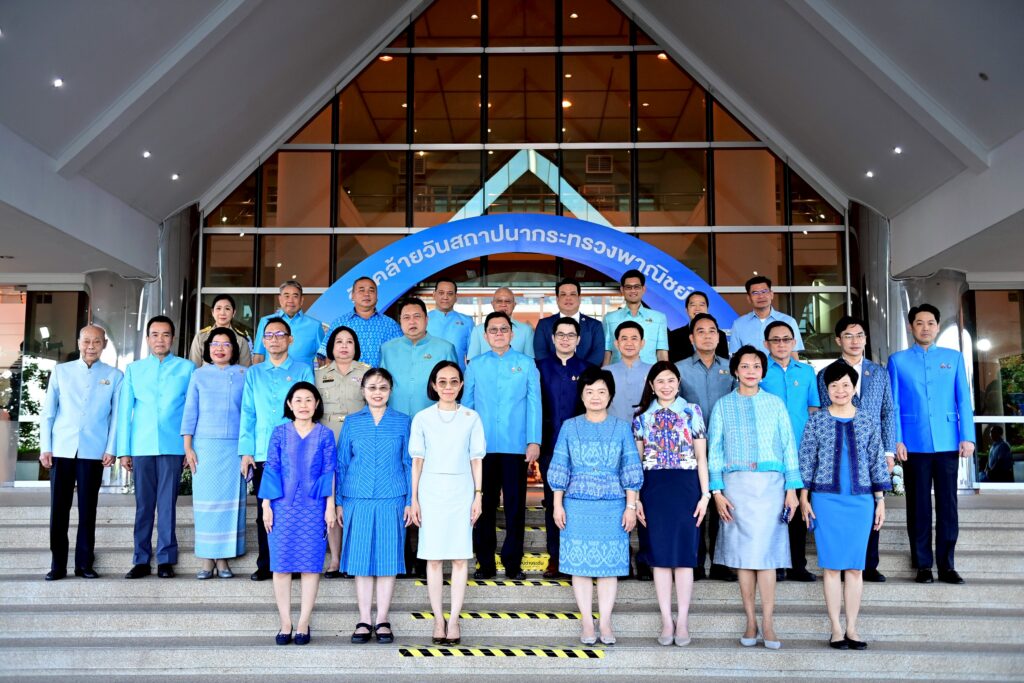 "จตุพร" ควง "สุชาติ-ฉันทวิชญ์" นำพาณิชย์ 105 ปี วันสถาปนากระทรวงฯ