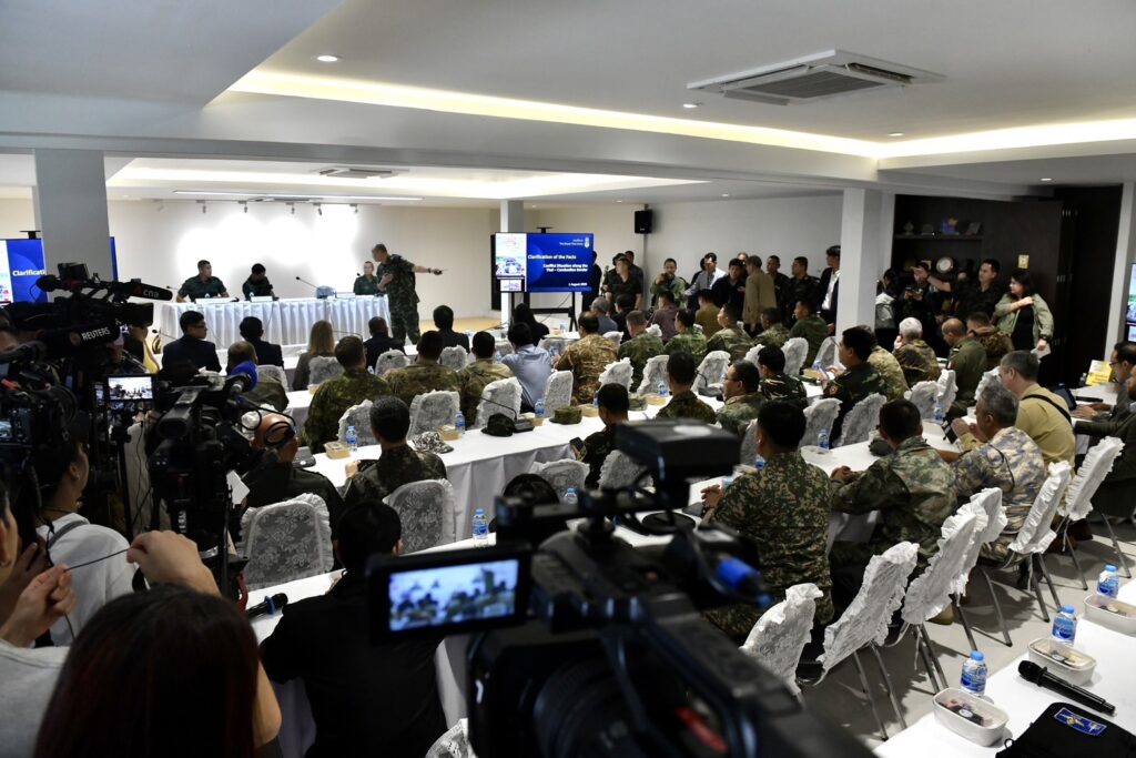 กต. - กองทัพ แจงทูตและสื่อต่างประเทศ ย้ำเขมรยิงก่อน โจมตีพลเรือน 