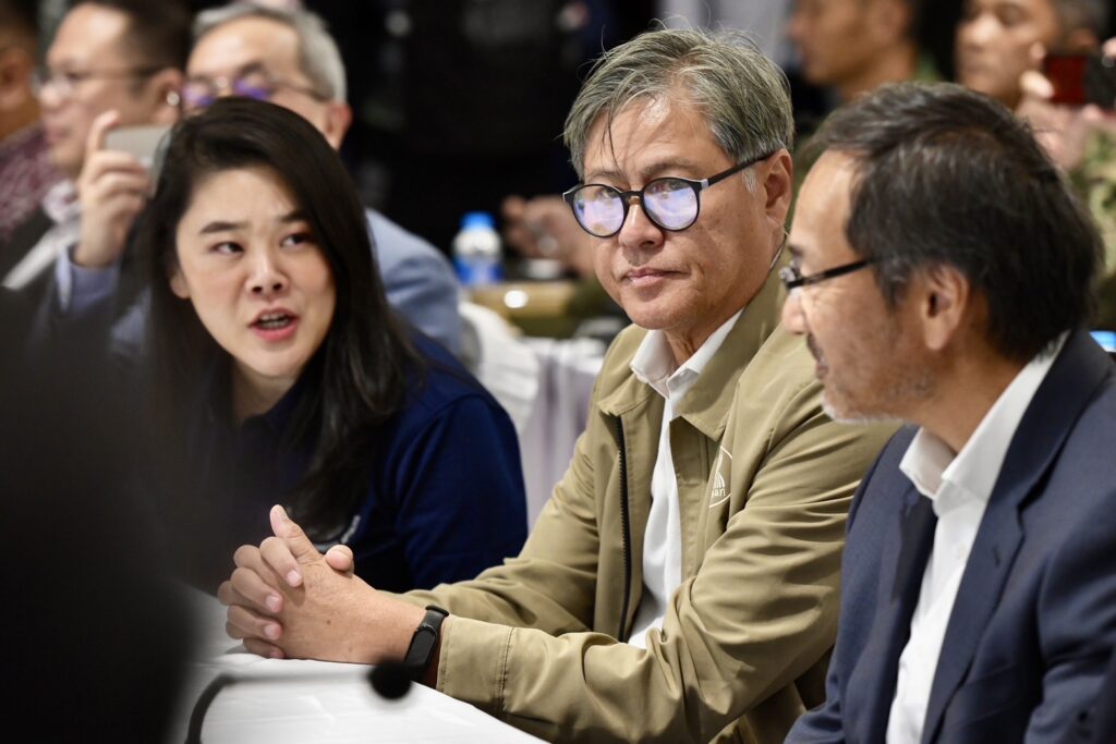 กต. - กองทัพ แจงทูตและสื่อต่างประเทศ ย้ำเขมรยิงก่อน โจมตีพลเรือน 