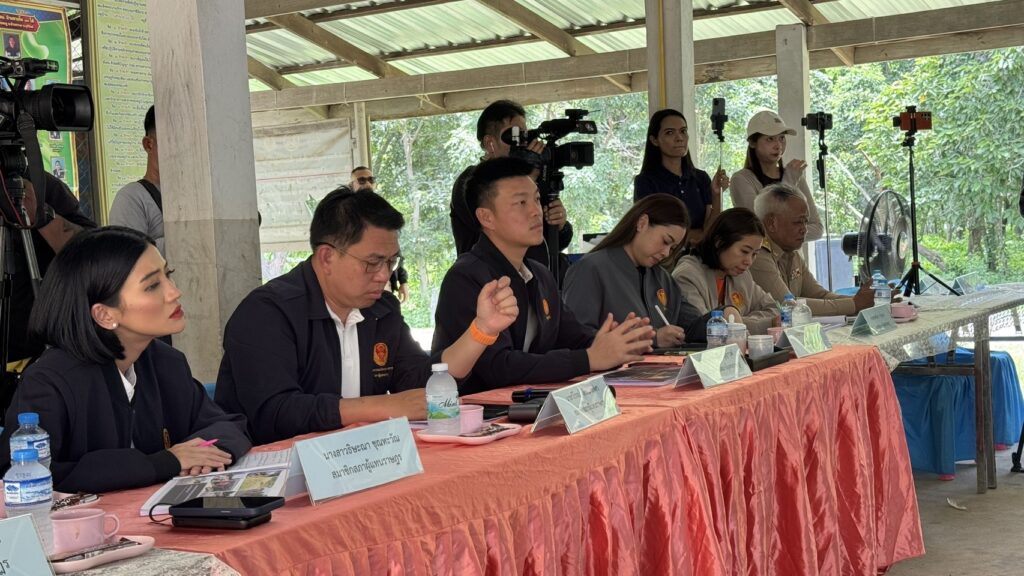 ผู้นำฝ่ายค้าน ลุยชายแดน ชาวบ้านโอด "คุยเขมรไม่รู้เรื่อง" ร้องทำรั้วถาวร