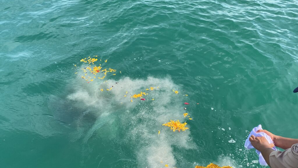 กองทัพเรือ จัดลอยอังคารผู้เสียชีวิต จากเหตุการณ์ชายแดนไทย-กัมพูชา