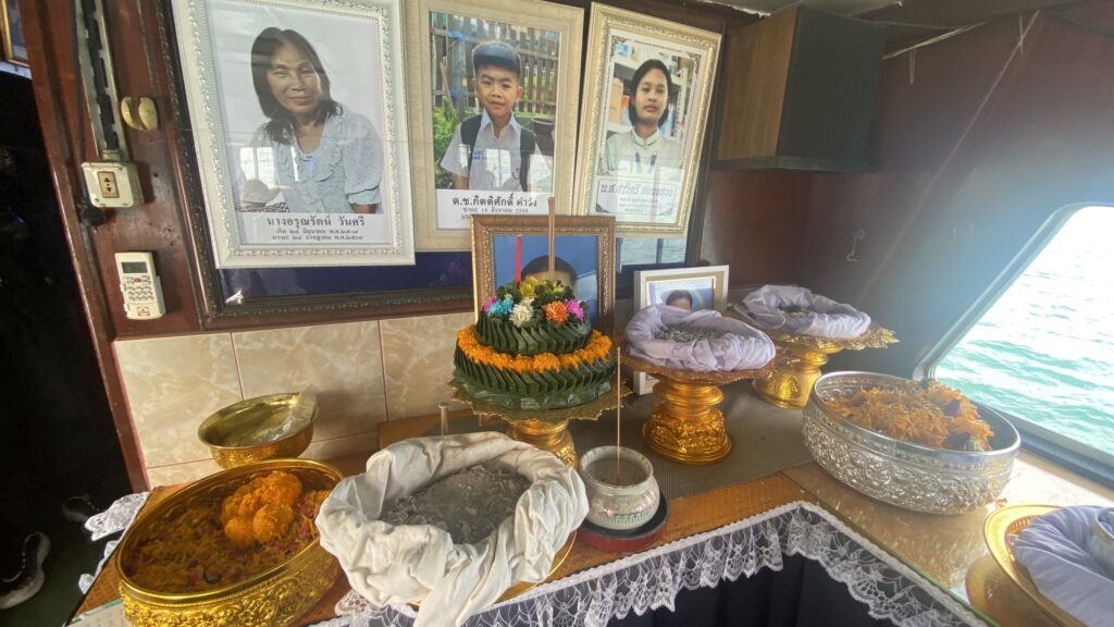 กองทัพเรือ จัดลอยอังคารผู้เสียชีวิต จากเหตุการณ์ชายแดนไทย-กัมพูชา