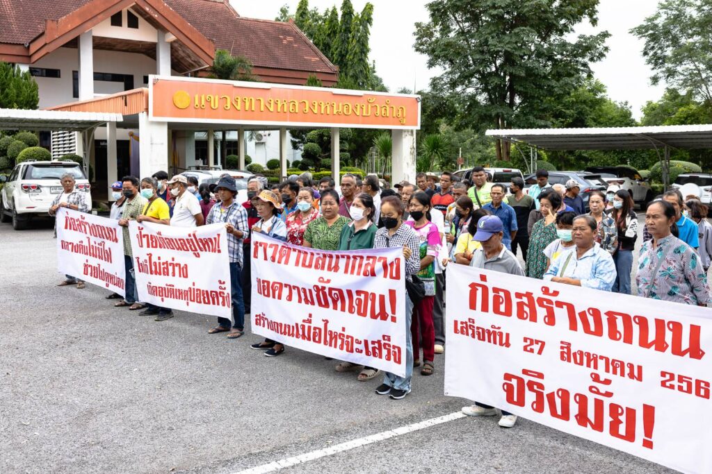ชาวบ้านหนองบัวลำภู ร้องกรมทางหลวง ควบคุมดูแลการก่อสร้างถนน