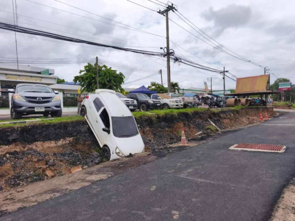 ชาวบ้านหนองบัวลำภู ร้องกรมทางหลวง ควบคุมดูแลการก่อสร้างถนน