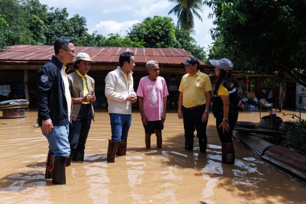 "เผ่าภูมิ" นำทีม EXIM BANK ซับน้ำตาน้ำท่วม "สุโขทัย"
