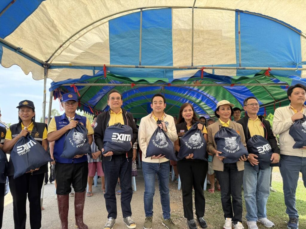 "เผ่าภูมิ" นำทีม EXIM BANK ซับน้ำตาน้ำท่วม "สุโขทัย"