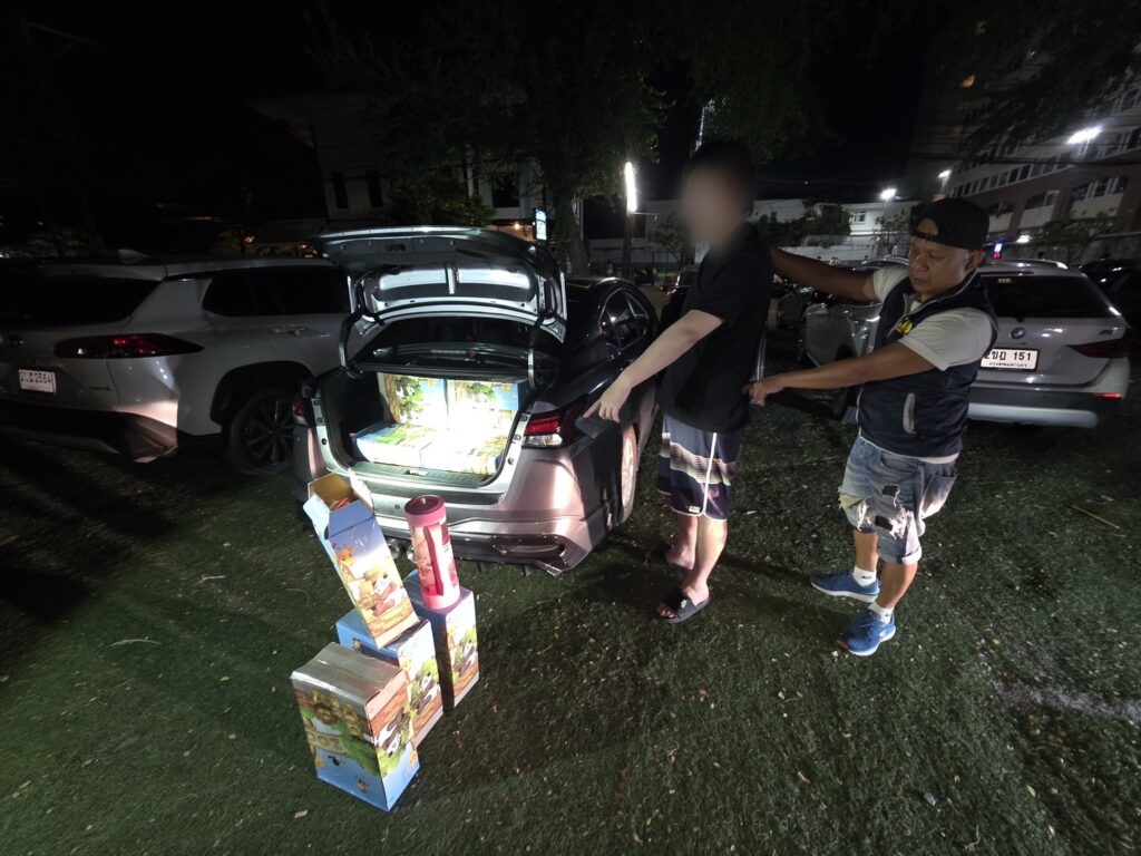 ตำรวจ บุกจับวัยรุ่นโต่วอิน ลักลอบขายแก๊สหัวเราะกลางกรุง