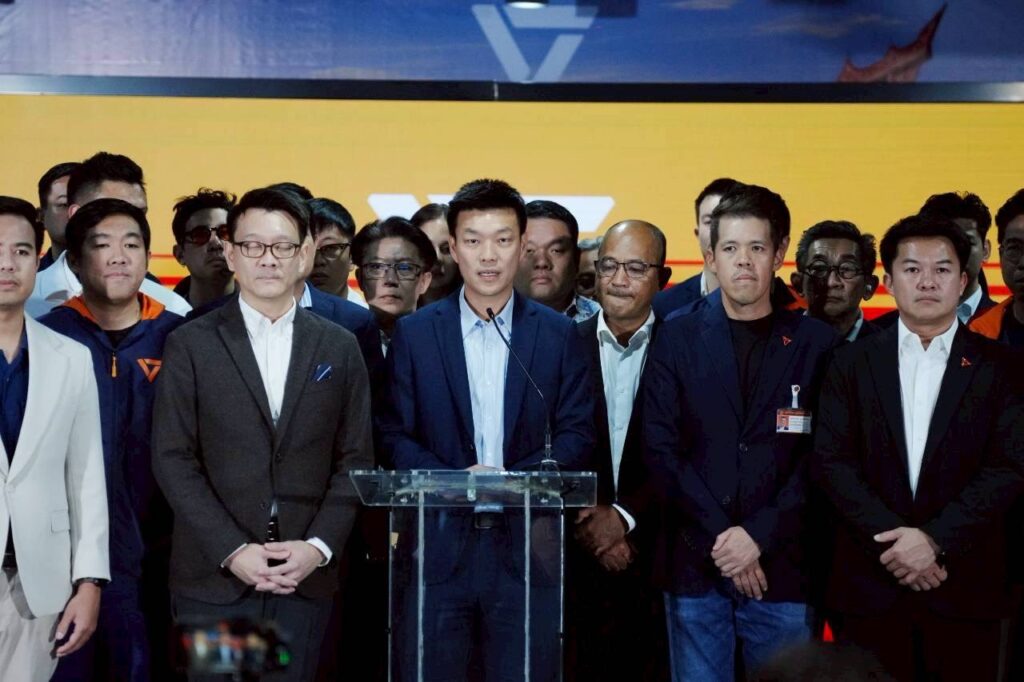 "ณัฐพงษ์" นำปชน.แถลงจุดยืน ไม่ร่วมรัฐบาล - โหวตนายกฯ3เงื่อนไข