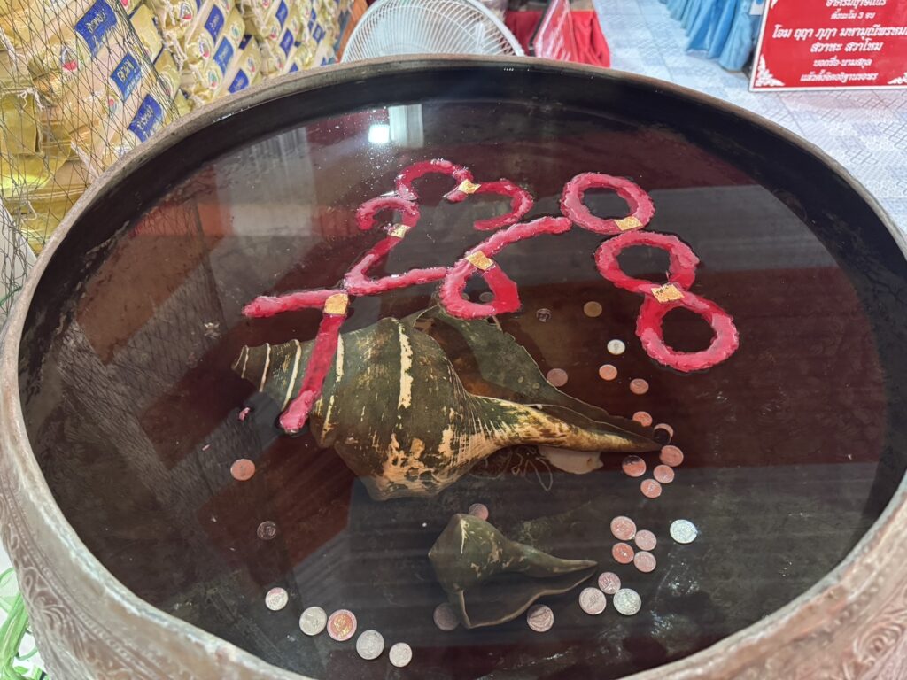 ปทุมธานี สายมูแห่ส่องเลขอ่างน้ำมนต์ แก้บนกุมารทอง