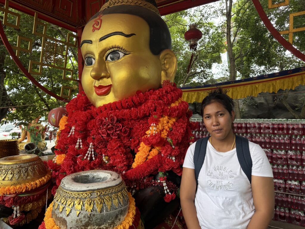 ปทุมธานี สายมูแห่ส่องเลขอ่างน้ำมนต์ แก้บนกุมารทอง