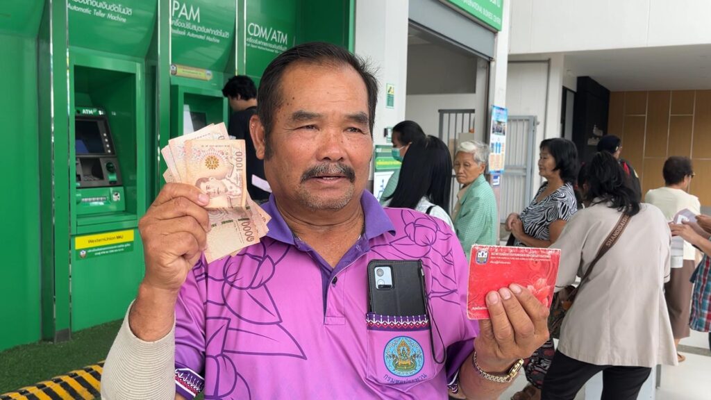 คนขอนแก่นขอบคุณรบ. ช่วยชาวนาไร่ละ 1 พัน