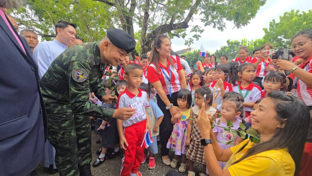 แม่ทัพภาค 2 เดินสายปาฐกถาพิเศษ ปลุกจิตสำนึกเยาวชน