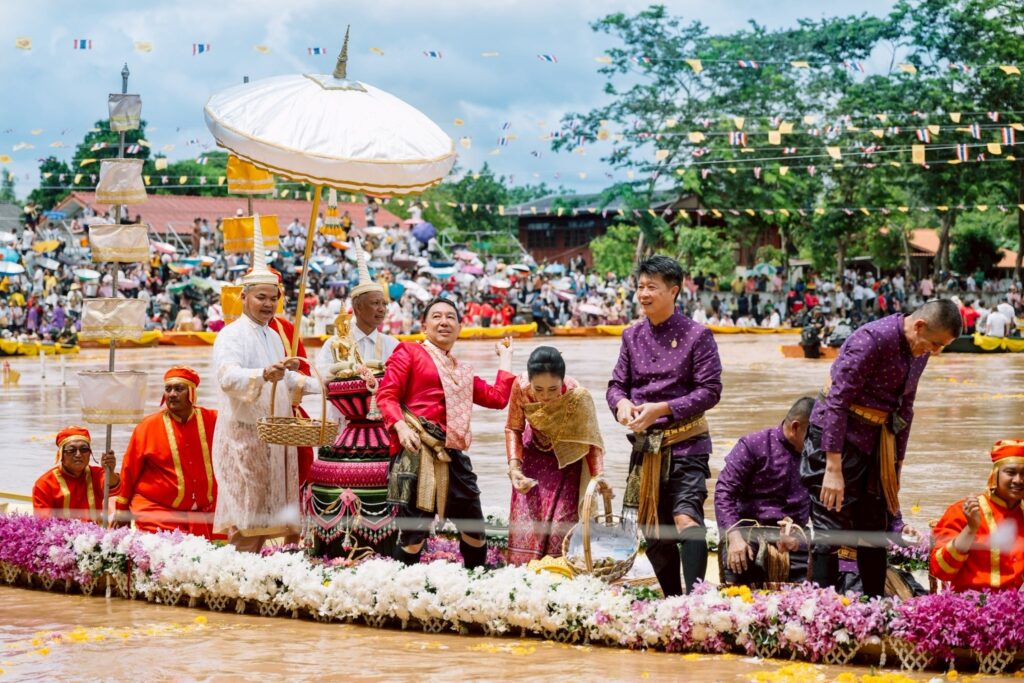 ผู้ว่าฯ เพชรบูรณ์นำ "อุ้มพระดำน้ำ" สืบสานประเพณีโบราณ