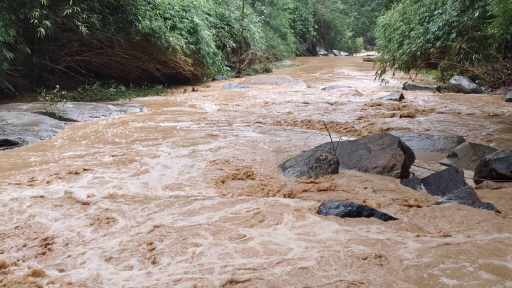 น้ำป่าทับลาน ถล่มวังน้ำเขียว ฝนหนักหลายชั่วโมง