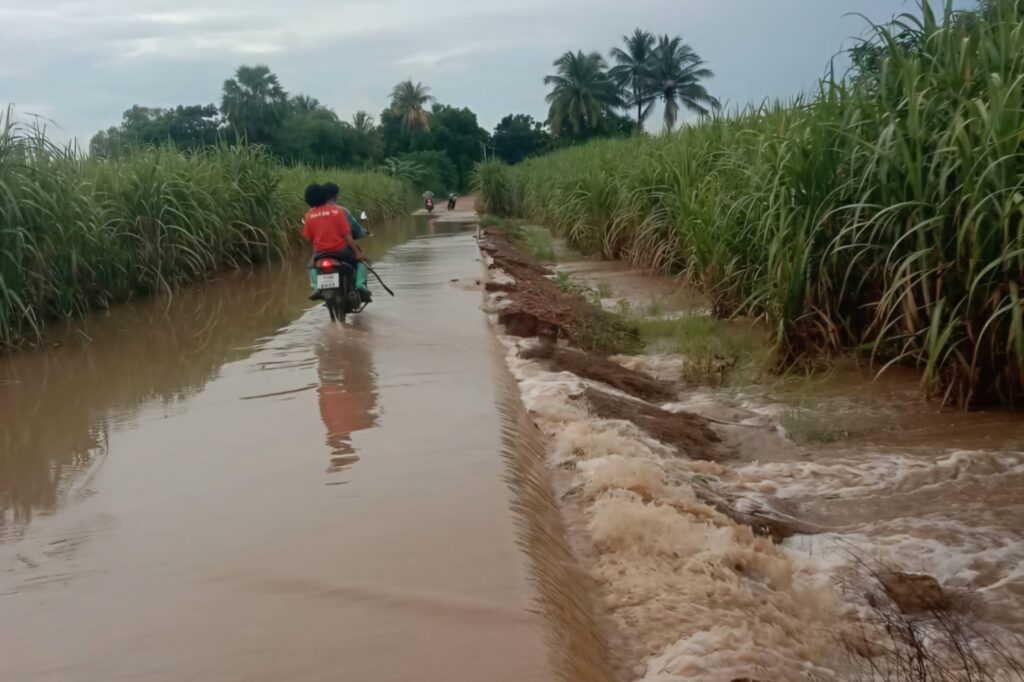 ฝนถล่ม! เพชรบูรณ์น้ำท่วมฉับพลัน–ดินสไลด์