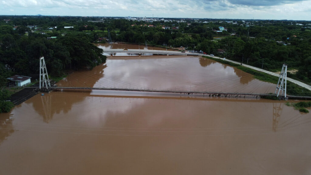 พิจิตรเตือน ลุ้นระทึกแม่น้ำน่าน 5 ทุ่ม คืนนี้ เพิ่มขึ้นสูงกว่าตลิ่ง