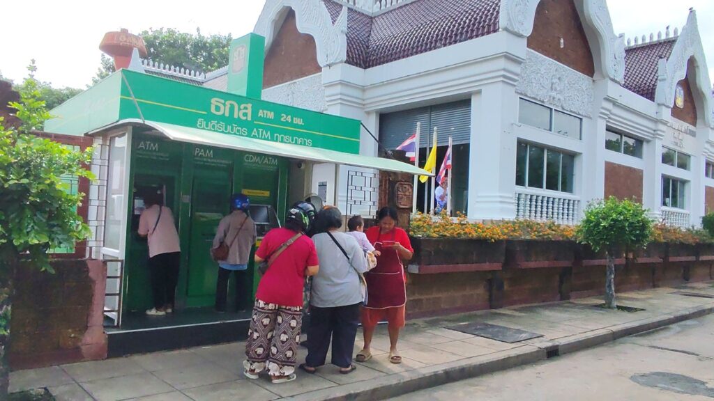 ชาวนาโคราช รอกดเงินช่วยเหลือไร่ละ 1พัน ไปซื้อปุ๋ย