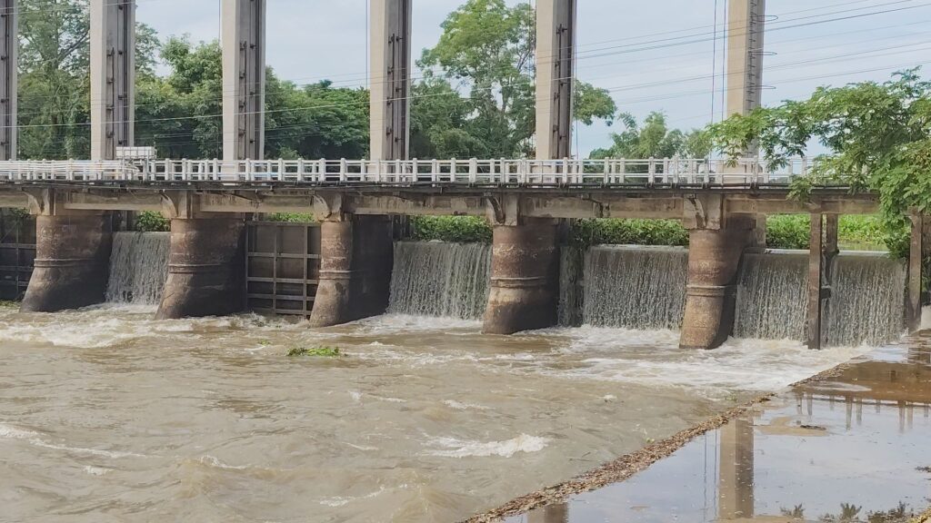 น้ำท่วมขังปราสาทหินพิมาย น้ำป่าทะลัก น้ำตกม่านฟ้า วังน้ำเขียว