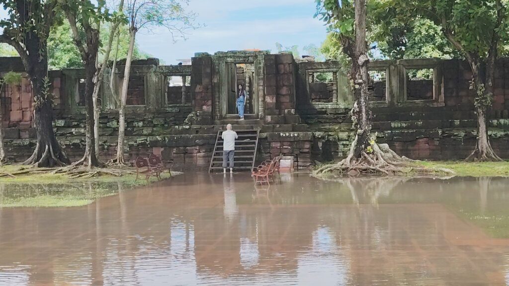 น้ำท่วมขังปราสาทหินพิมาย น้ำป่าทะลัก น้ำตกม่านฟ้า วังน้ำเขียว