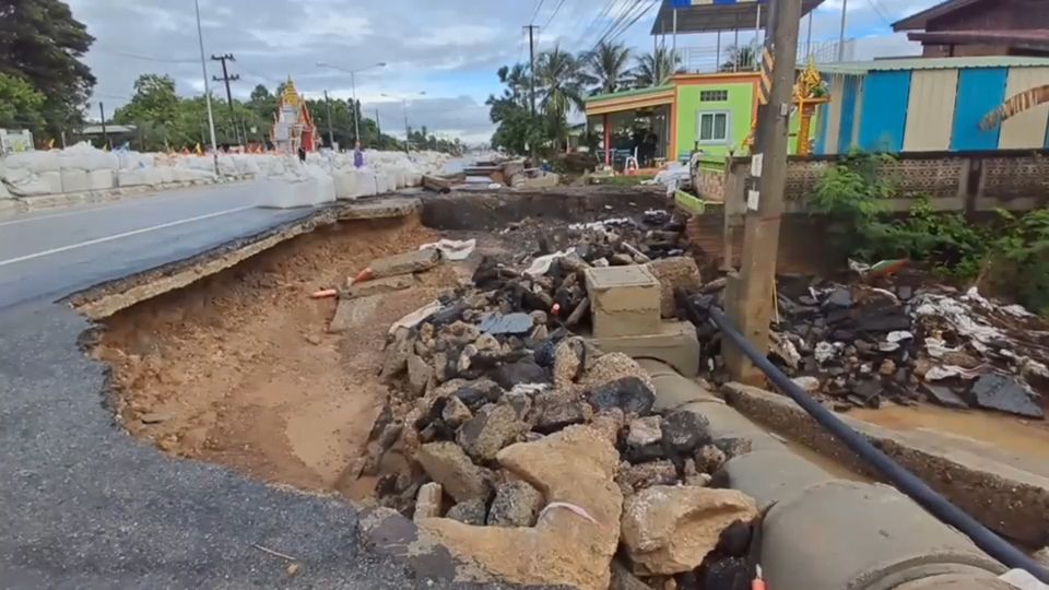 น้ำท่วม วัดปากแคว สุโขทัย ระดับน้ำลดลงแล้ว