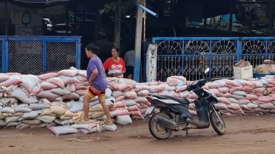 น้ำท่วม วัดปากแคว สุโขทัย ระดับน้ำลดลงแล้ว