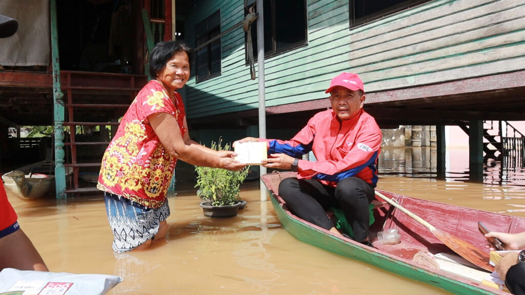ไปรษณีย์พิจิตรพายเรือส่งจม. - พัสดุชาวบ้านริมแม่น้ำยม