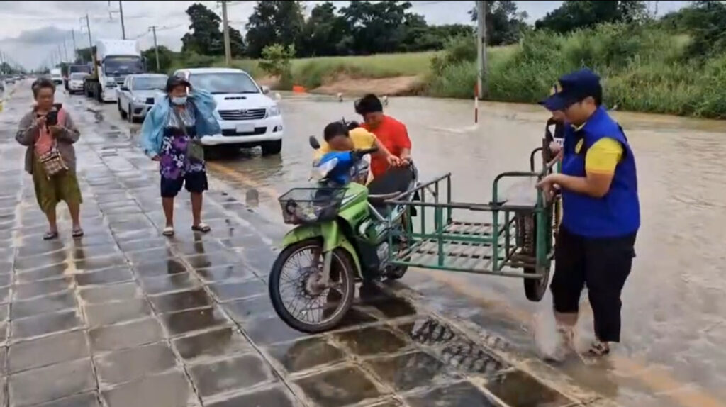 ชัยภูมิน้ำลำคันฉู ทะลักท่วมถนนสายหลักนาข้าว-บ้านเรือนเสียหาย