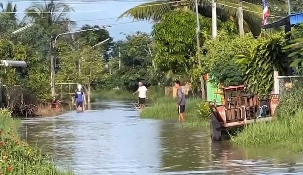 ชัยภูมิน้ำลำคันฉู ทะลักท่วมถนนสายหลักนาข้าว-บ้านเรือนเสียหาย