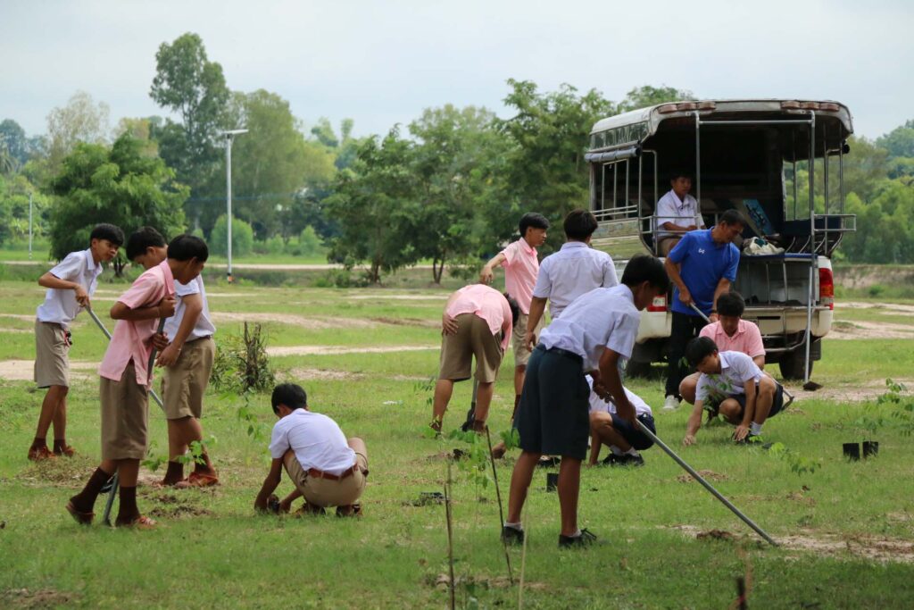 รวมพลังปลูกต้นไม้คนละต้น เพิ่มพื้นที่สีเขียว เพื่อคนกาฬสินธุ์