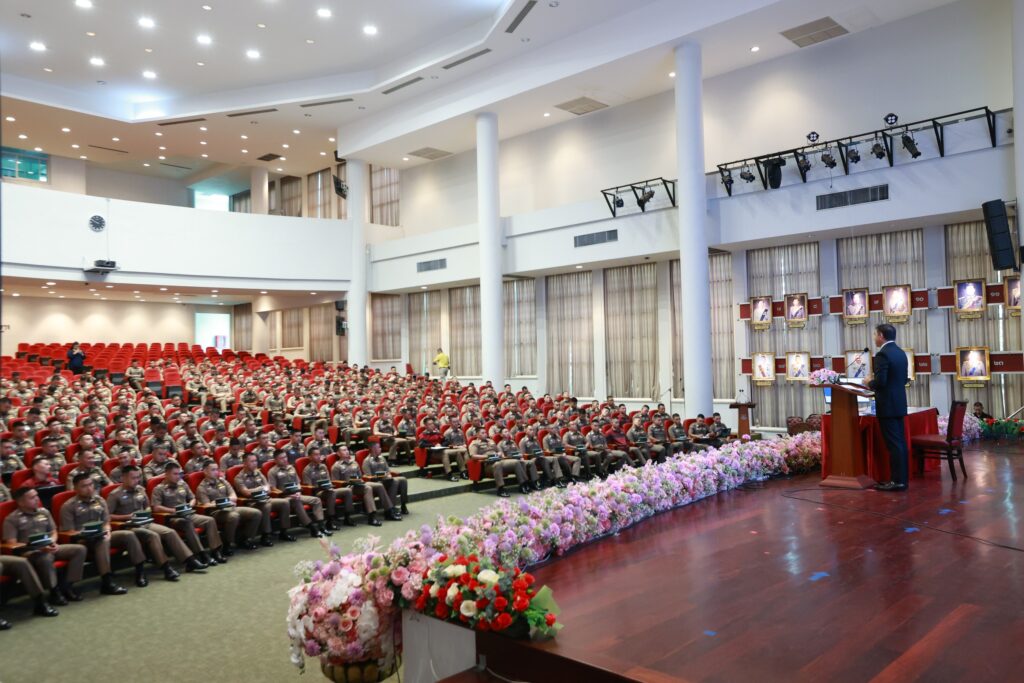 "บิ๊กหลวง" บรรยายพิเศษ นรต. เสริมความรู้แก้ปัญหายาเสพติด
