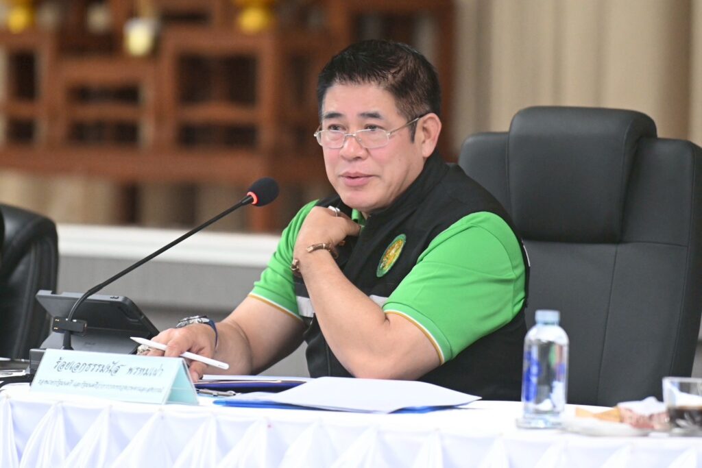 “ธรรมนัส” ลุยตรวจน้ำท่วมลุ่มเจ้าพระยา–ป่าสัก ซัดขั้นตอนระบายน้ำล่าช้า 