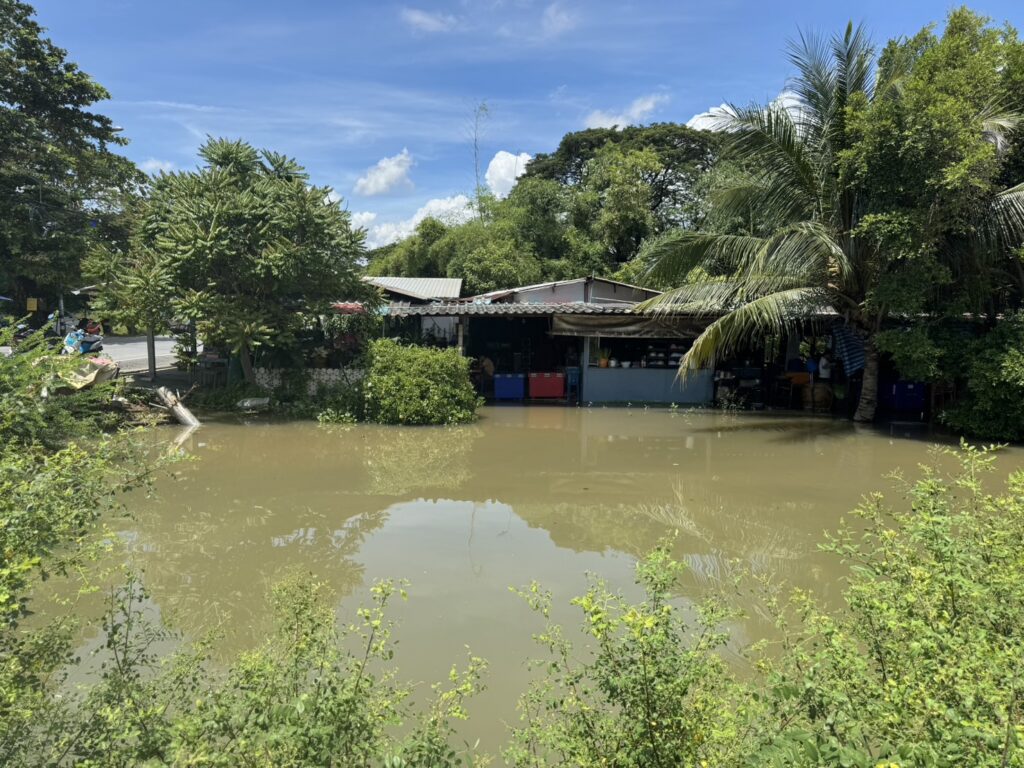 ชาวบ้านคลอง 9 โวยน้ำท่วม วอนกรมชลฯเร่งแก้ปัญหา