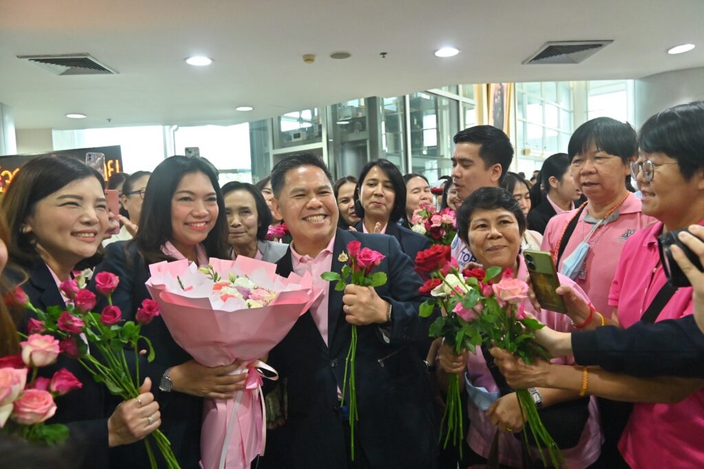 "วราวุธ" อำลา พม. ฝากต่อยอดงานดูแลคนเปราะบาง