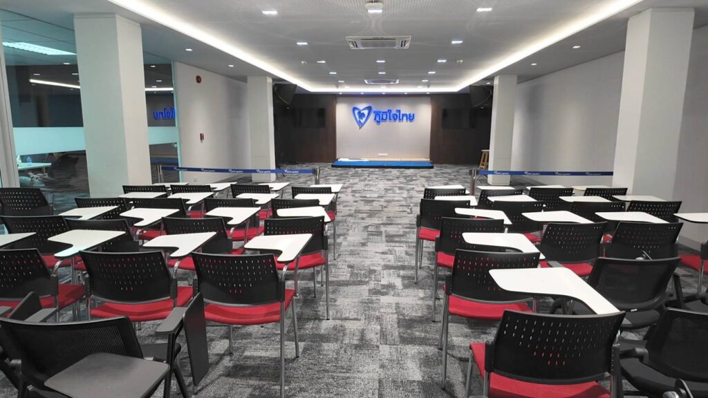 "ภท." คึกคัก คนทยอยส่งดอกไม้ยินดี "อนุทิน" เข้าพรรคช่วงบ่าย