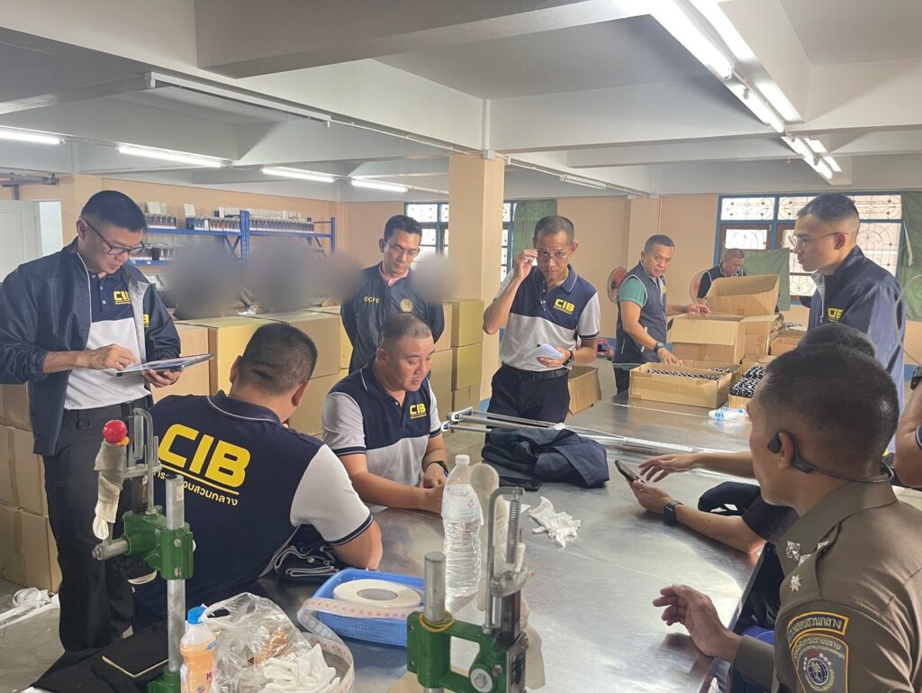 ตร. ยึด บุหรี่ไฟฟ้า 6 หมื่น ชิ้น รวบต่างด้าว 13 ราย