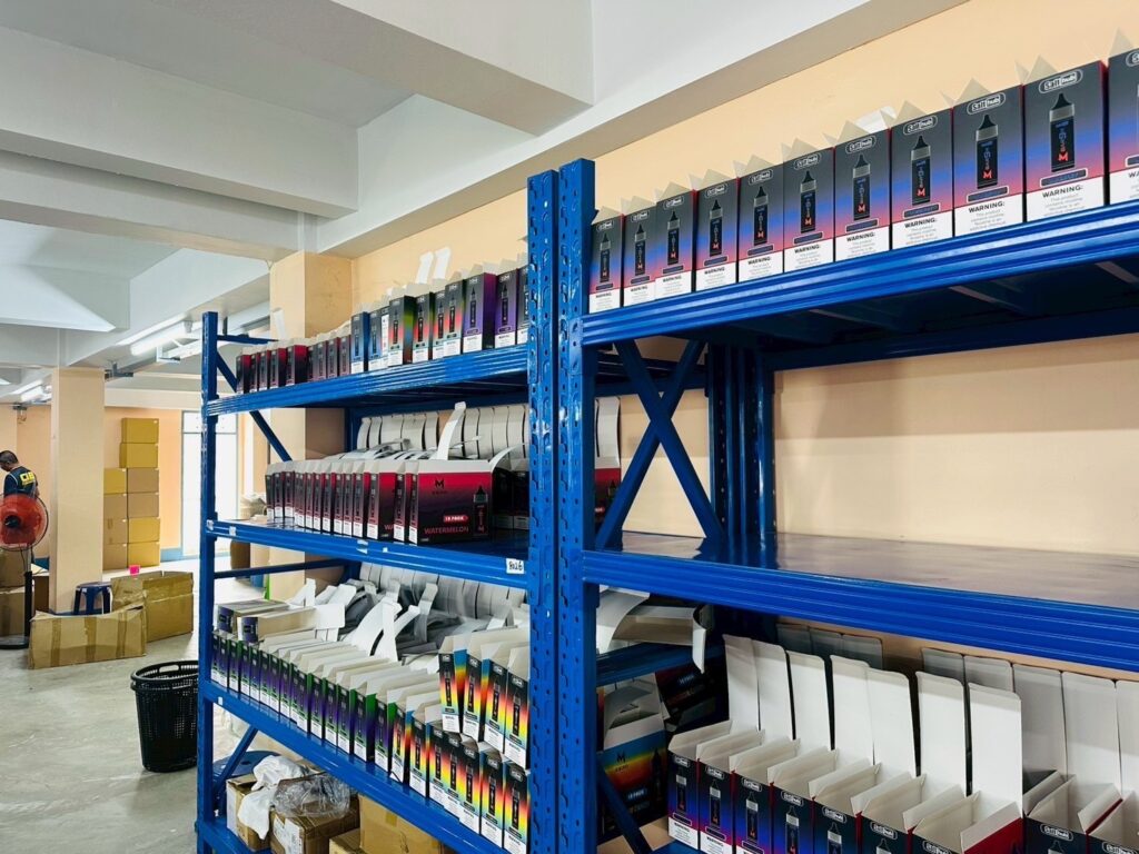 ตร. ยึด บุหรี่ไฟฟ้า 6 หมื่น ชิ้น รวบต่างด้าว 13 ราย