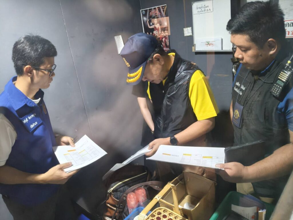 ปิดตำนาน บาร์ลับเมืองสมุทรสาคร เจอยาเสพติด-ต่างด้าวผิดกฎหมาย