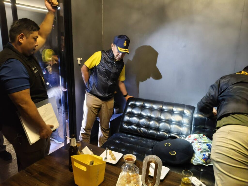 ปิดตำนาน บาร์ลับเมืองสมุทรสาคร เจอยาเสพติด-ต่างด้าวผิดกฎหมาย