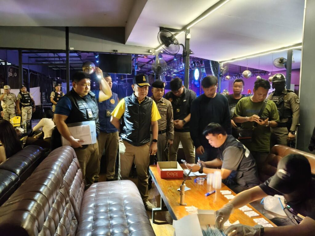 ปิดตำนาน บาร์ลับเมืองสมุทรสาคร เจอยาเสพติด-ต่างด้าวผิดกฎหมาย
