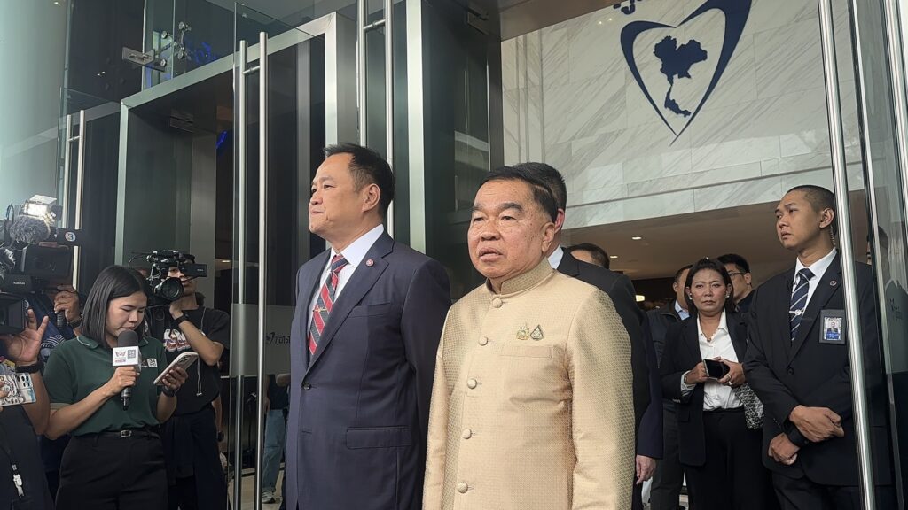 "อนุทิน" โชว์ตัว "บิ๊กเล็ก" คอนเฟิร์มนั่ง รมว.กห. ก่อนบินถก GBC พรุ่งนี้