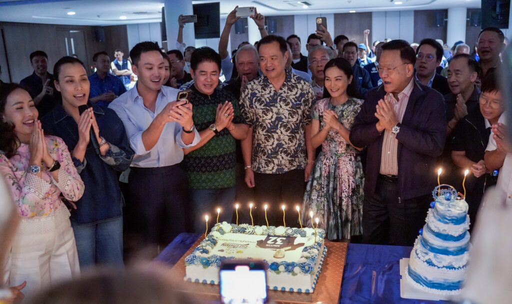 “อนุทิน” ขอพรวัย 59 ปี ให้ประเทศชาติสงบสุขประชาชนอยู่ดีกินดี