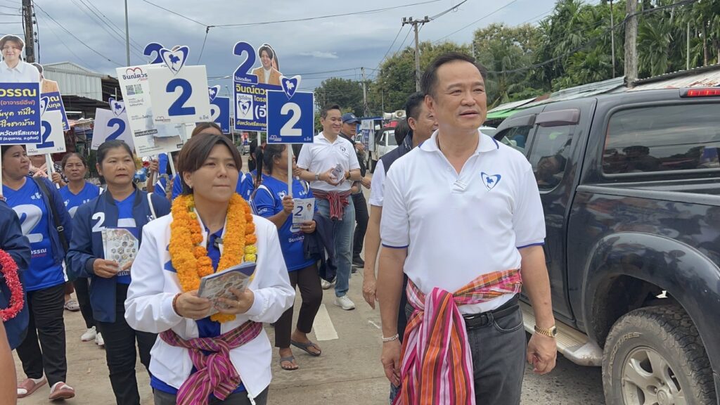 "จินณ์ตวรรณ-ภท." ลุยเคาะประตูบ้านขอเสียง ลต.ซ่อมศรีสะเกษ