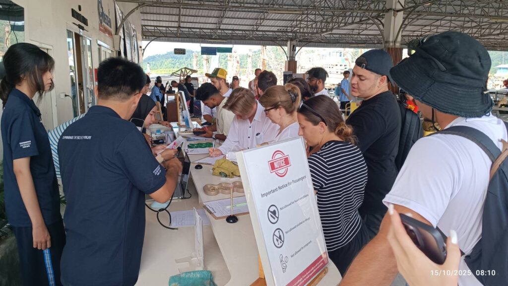 เปิดฤดูกาลท่องเที่ยว "หมู่เกาะสิมิลัน" วันแรกสุดคึกคัก