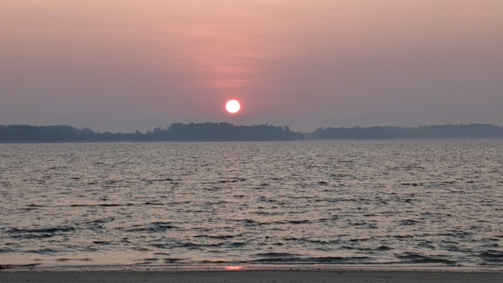 "เกาะผ้า" มัลดีฟส์เมืองไทย นทท.แห่ชมความสวยงาม 