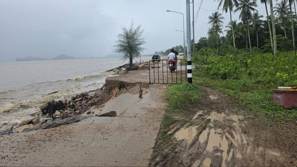 อบต.ละงู สตูล เร่งตรวจสอบความเสียหายพายุเฟิงเฉิน