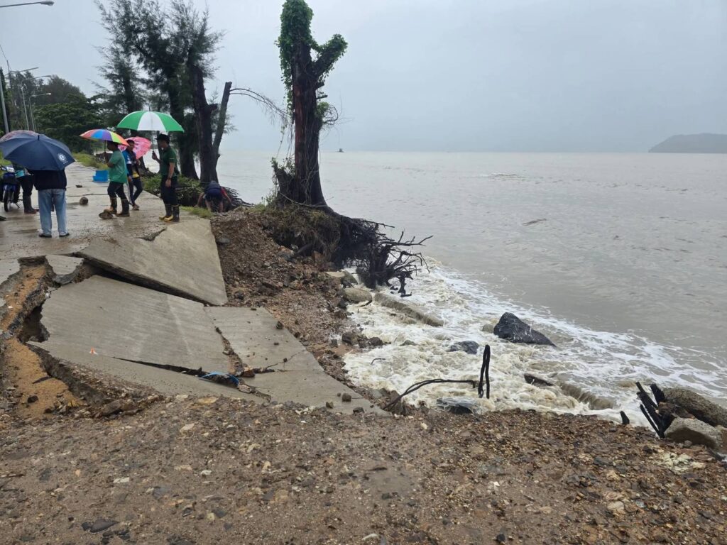 อบต.ละงู สตูล เร่งตรวจสอบความเสียหายพายุเฟิงเฉิน