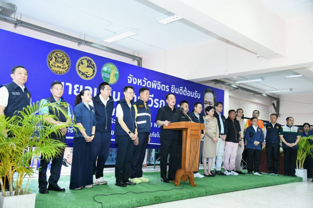 "อนุทิน" ลุยน้ำท่วมพิจิตร ย้ำรบ.ไม่ละเลยประชาชน