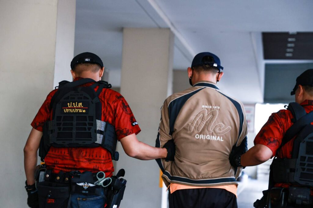 รวบทันควัน 3 ผู้ค้าไอซ์คารัง ซุกของในกล่องขนม